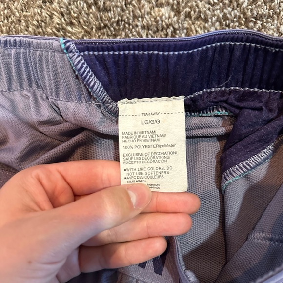 Old Navy Women’s Seamless Top & Under Armour Shorts - Picture 6 of 6